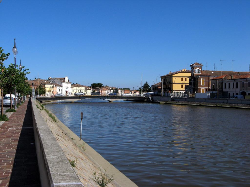 Palazzo Spada - Attico Con Terrazza Vista Fiume In Centro Codigoro Exterior photo